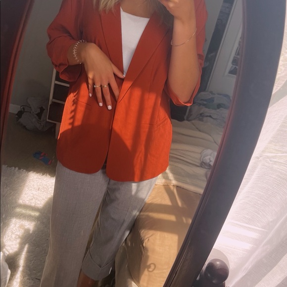 Meet your Posher, Madison - Picture 2 of 3